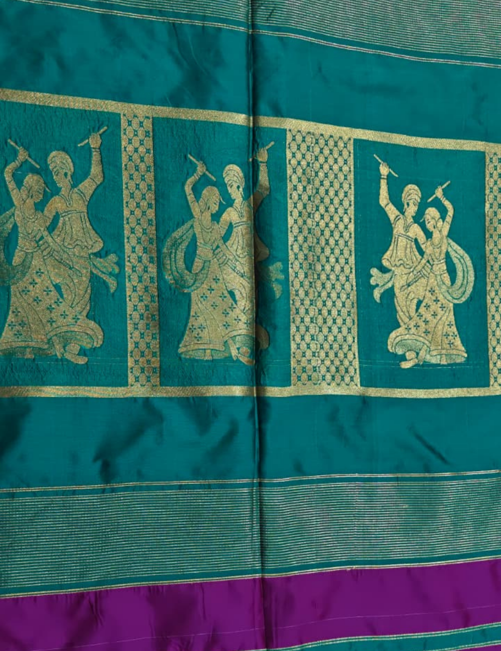 Purple Sari with Teal Contrast Dancer Pallu